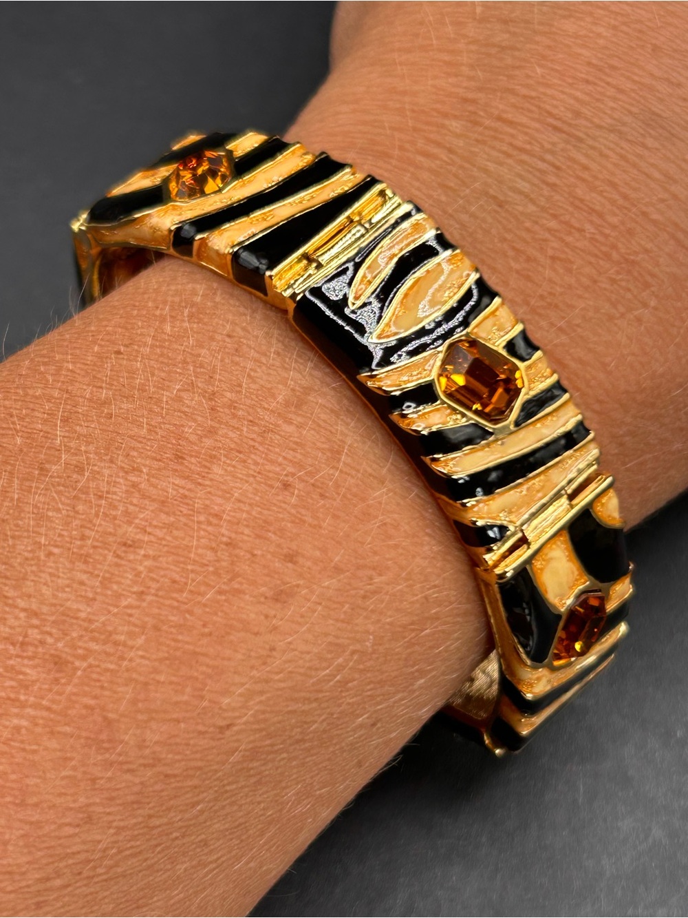 Kenneth Jay Lane KJL Tiger Stripe Jeweled Hinged Bracelet 7.25”